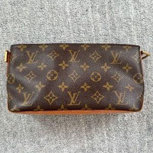 LOUIS VUITTON VINTAGE POCHETTE